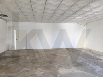 Armazém para Arrendamento em Santa Maria, São Pedro e Matacães