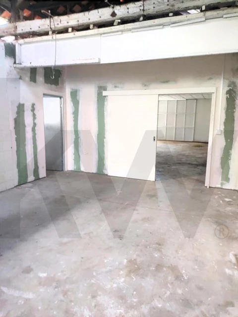 Armazém para Arrendamento em Santa Maria, São Pedro e Matacães