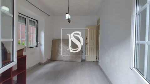 Moradia T8 para Venda em Santo Quintino
