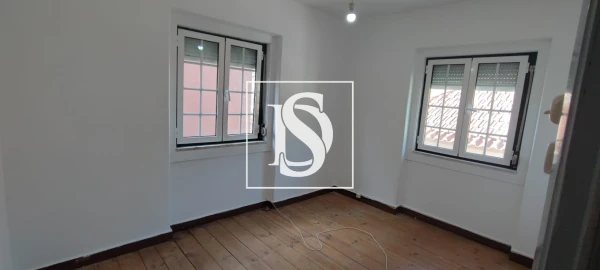 Moradia T8 para Venda em Santo Quintino