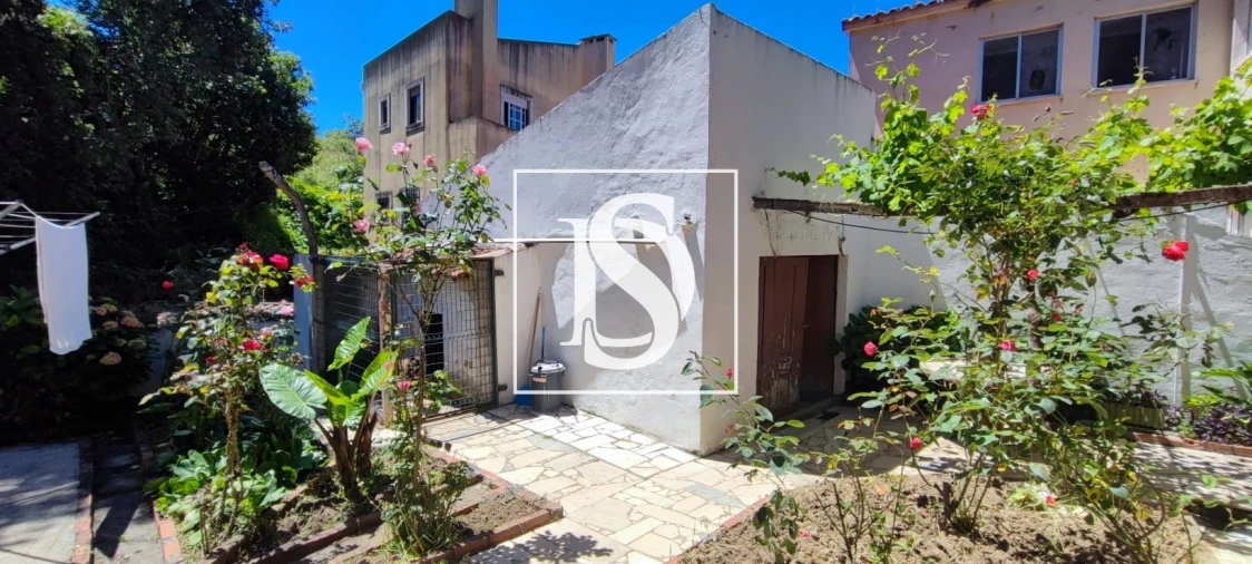 Moradia T8 para Venda em Santo Quintino Foto 3