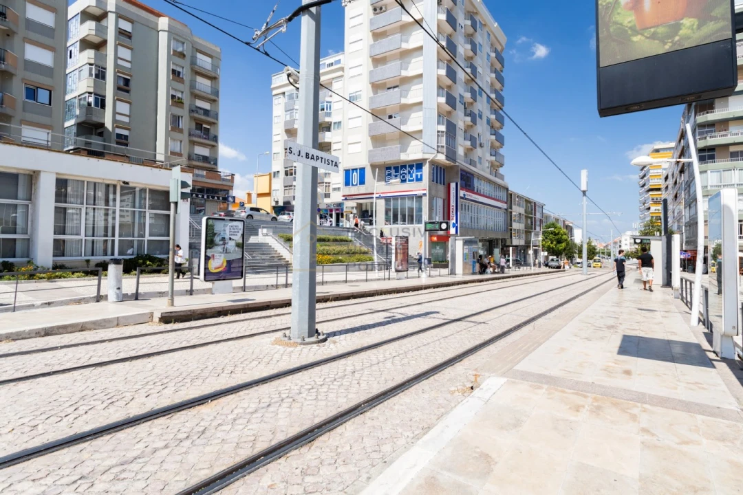 Apartamento T3 para Venda em Almada, Cova da Piedade, Pragal e Cacilhas Foto 42