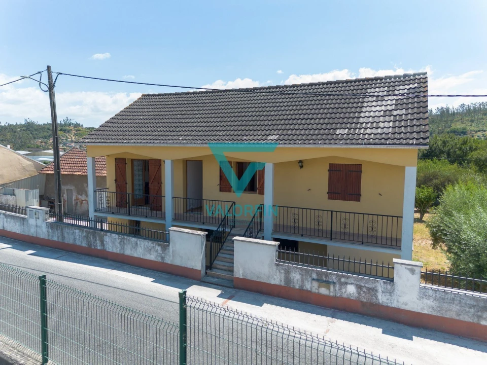 Moradia T5 para Venda em Caxarias Foto 2