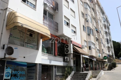 Negócio para Venda em Queluz e Belas