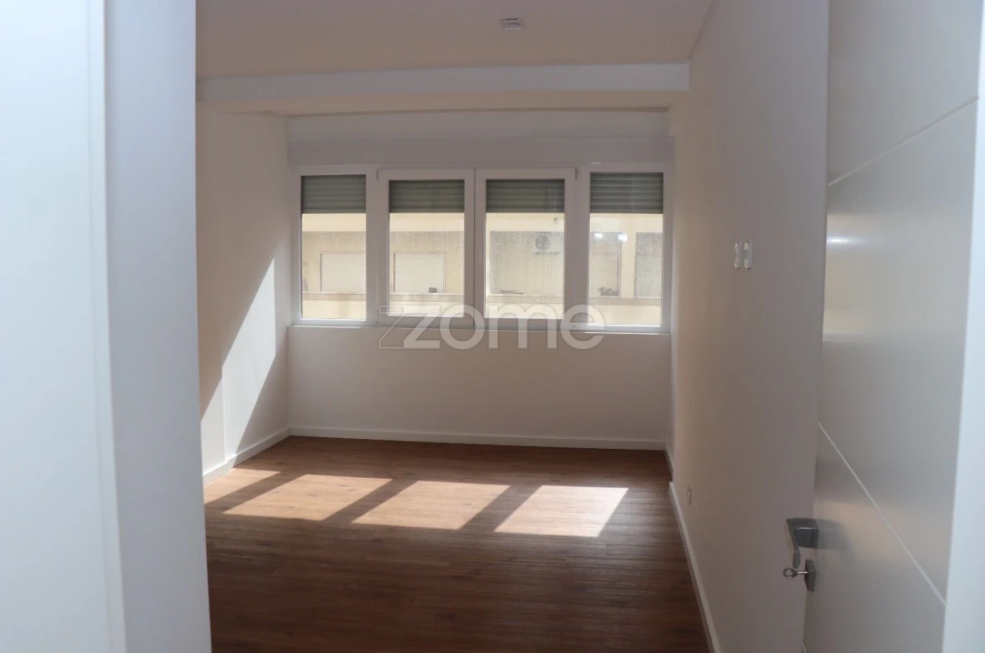 Apartamento T3 para Venda em Alfragide Foto 46