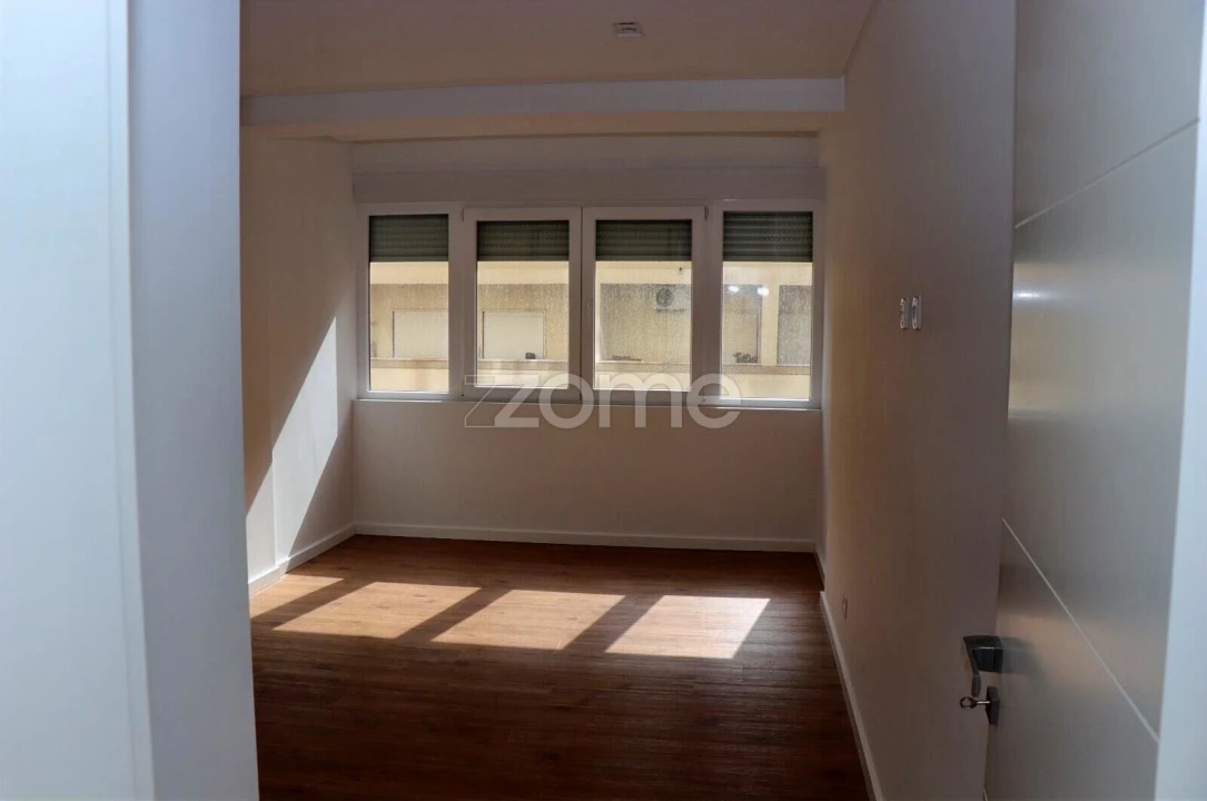 Apartamento T3 para Venda em Alfragide Foto 30