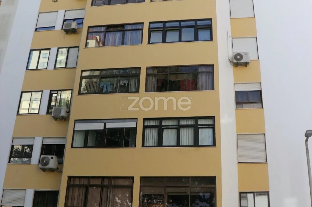 Apartamento T3 para Venda em Alfragide Foto 1