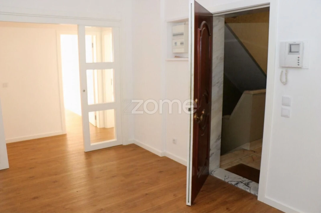 Apartamento T3 para Venda em Alfragide Foto 6