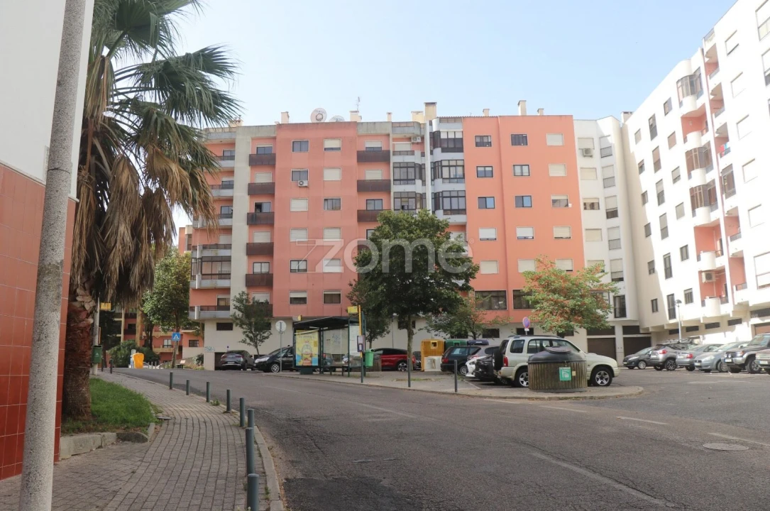 Apartamento T3 para Venda em Alfragide Foto 3