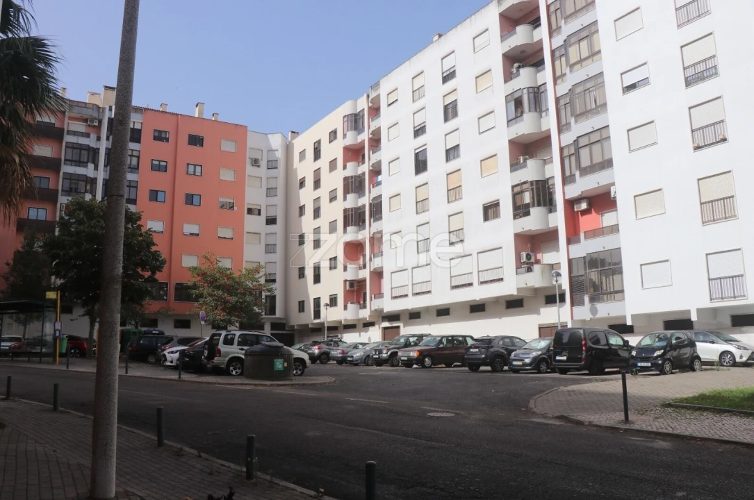 Apartamento T3 para Venda em Alfragide Foto 4