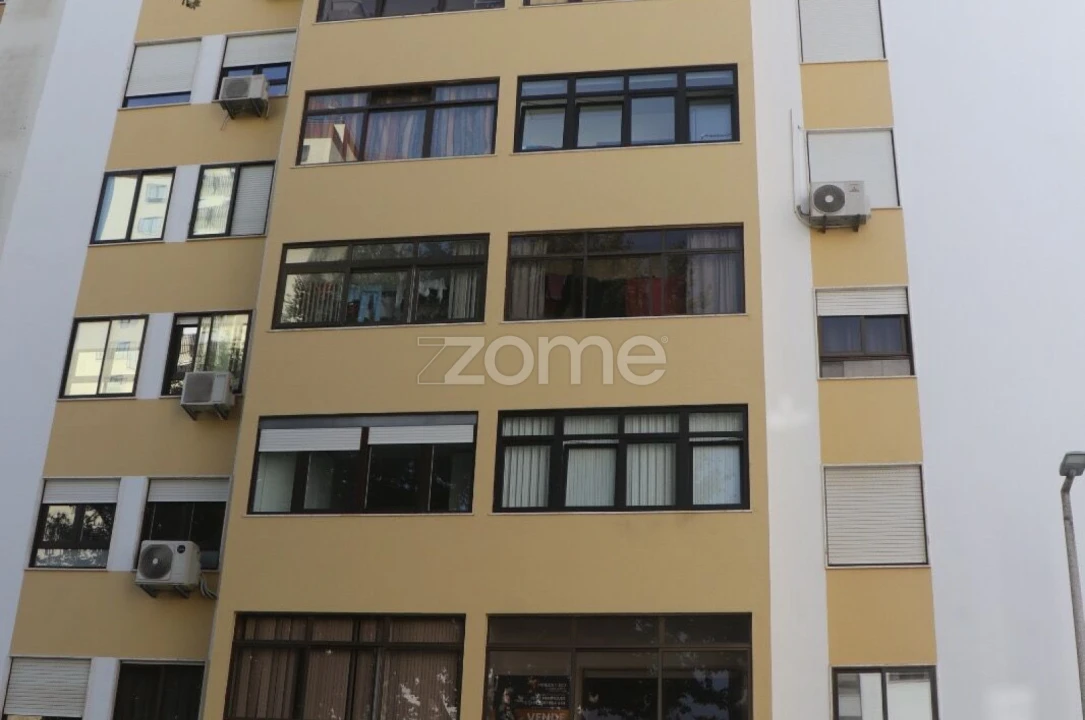 Apartamento T3 para Venda em Alfragide Foto 2