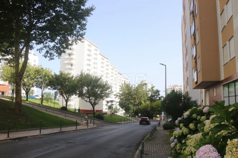 Apartamento T3 para Venda em Alfragide Foto 5