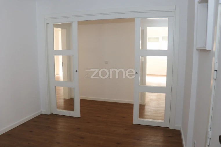 Apartamento T3 para Venda em Alfragide Foto 11