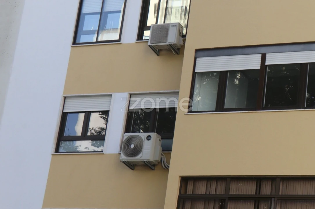 Apartamento T3 para Venda em Alfragide Foto 1