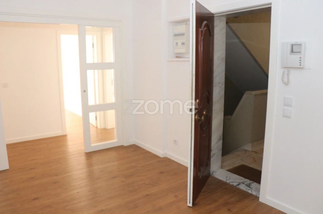 Apartamento T3 para Venda em Alfragide Foto 12