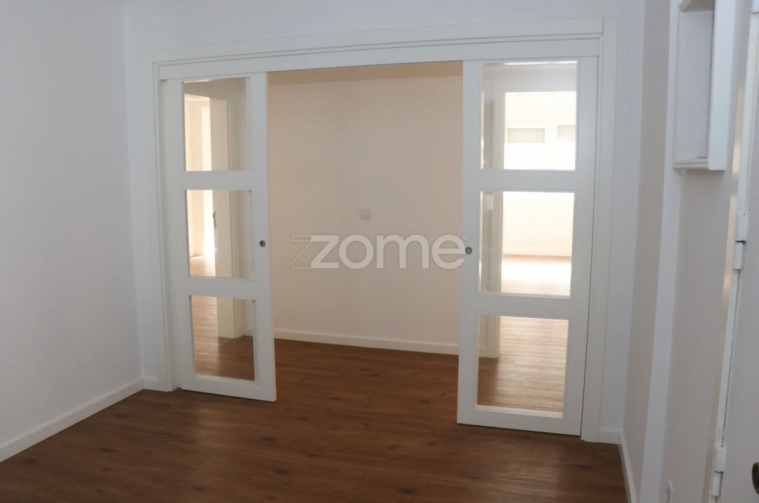 Apartamento T3 para Venda em Alfragide Foto 11