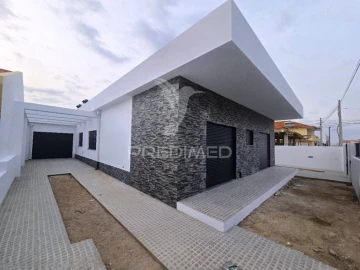Moradia T4 para Venda em Fernao Ferro