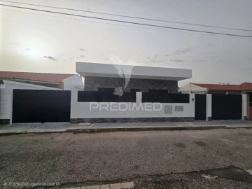 Moradia T4 para Venda em Fernao Ferro