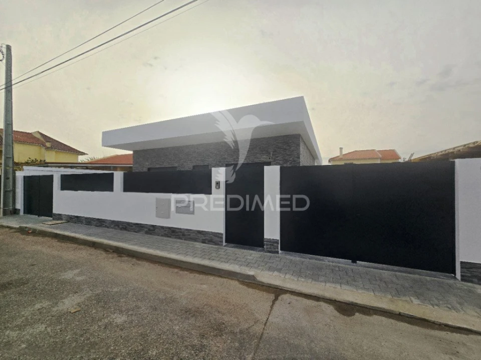 Moradia T4 para Venda em Fernao Ferro Foto 36