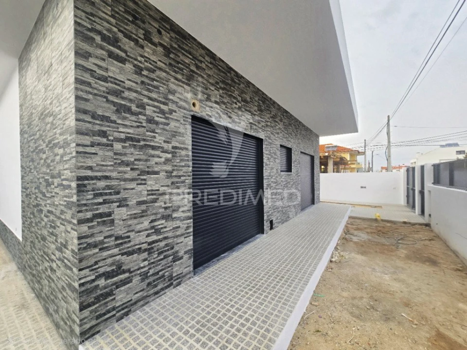 Moradia T4 para Venda em Fernao Ferro Foto 34