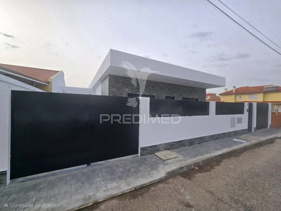 Moradia T4 para Venda em Fernao Ferro Foto 37