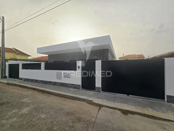 Moradia T4 para Venda em Fernao Ferro Foto 36