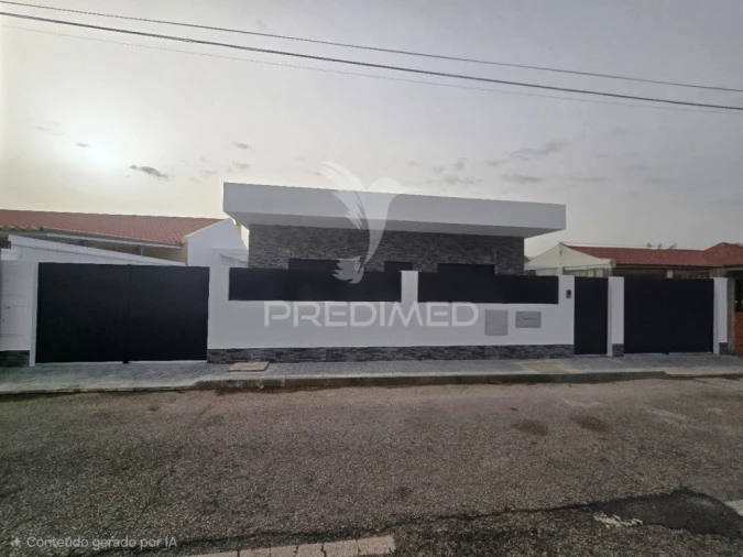 Moradia T4 para Venda em Fernao Ferro Foto 35