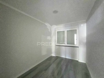 Apartamento T2 para Venda em Benfica