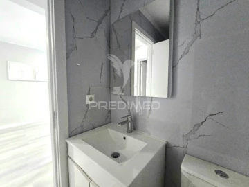 Apartamento T2 para Venda em Benfica