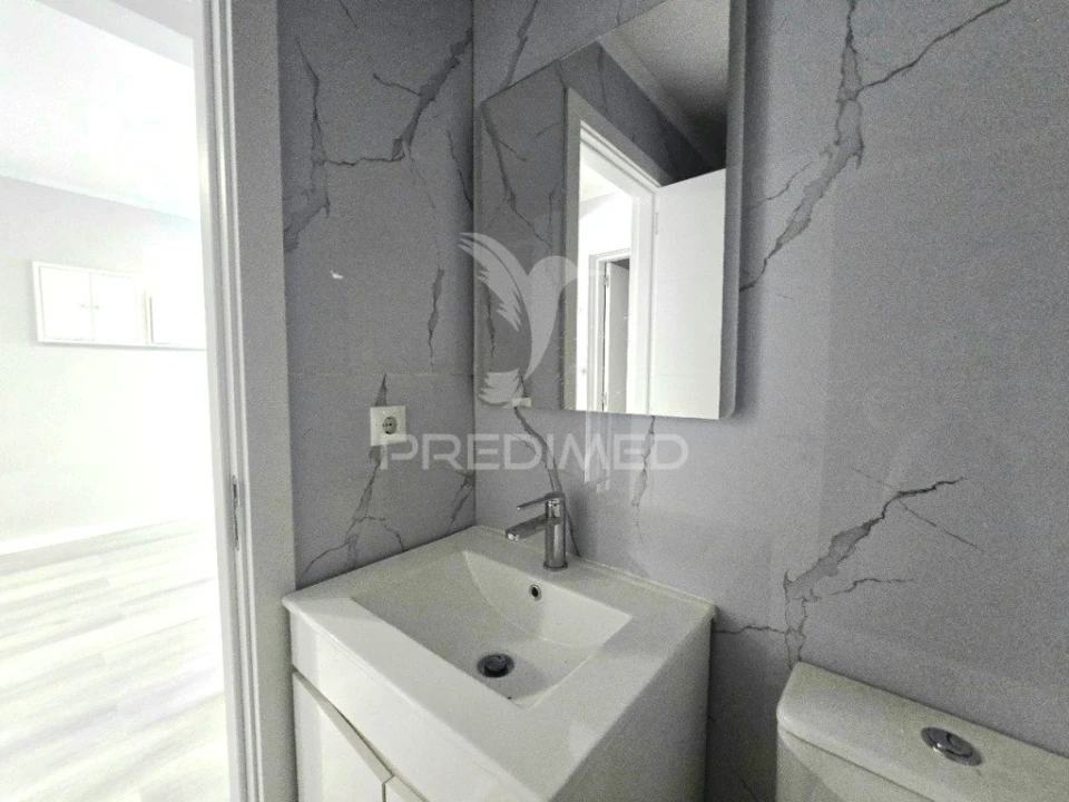 Apartamento T2 para Venda em Benfica Foto 12