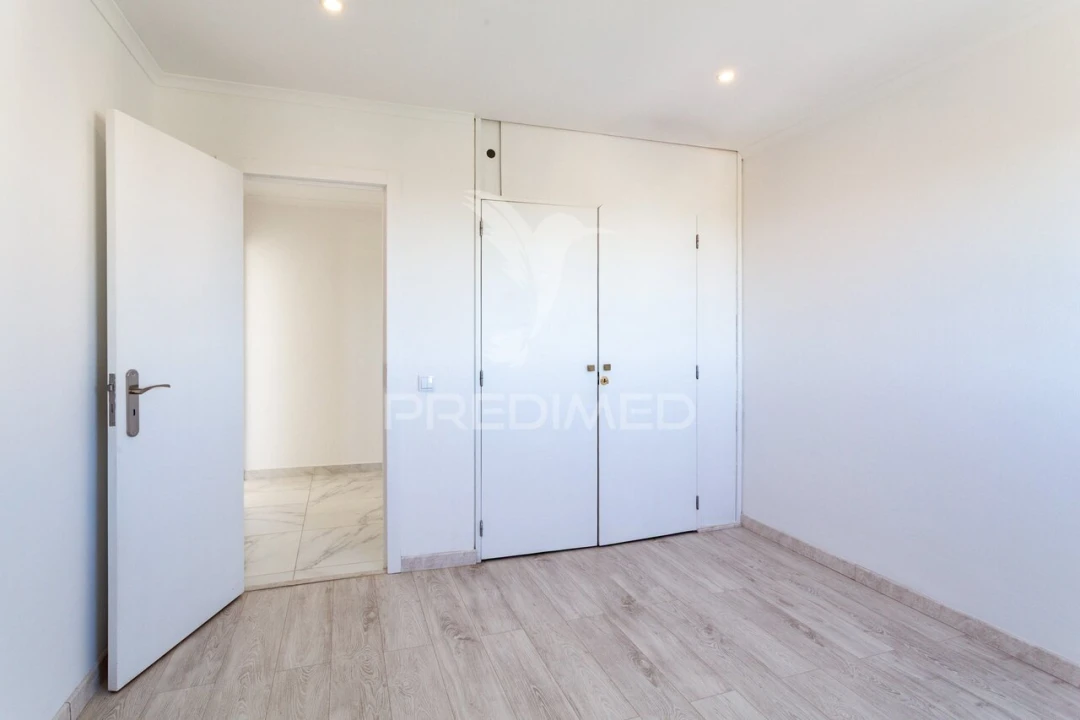 Apartamento T3 para Venda em Corroios Foto 23