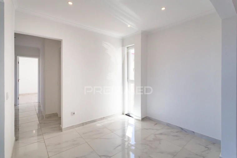 Apartamento T3 para Venda em Corroios Foto 24