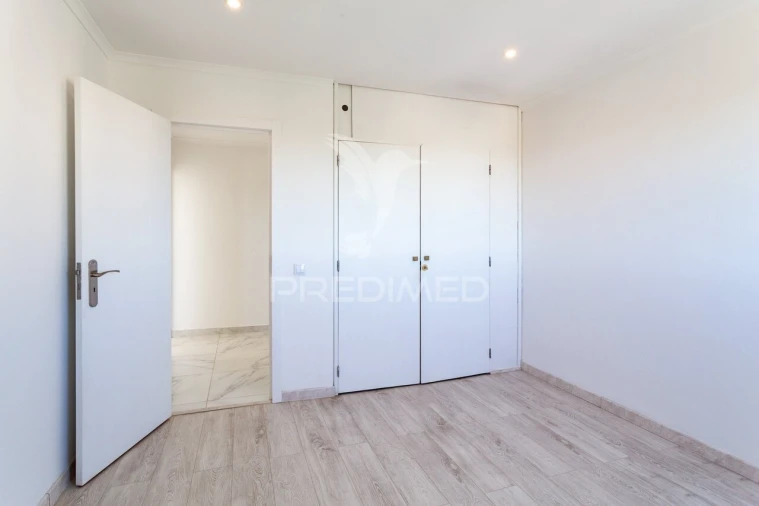 Apartamento T3 para Venda em Corroios Foto 23