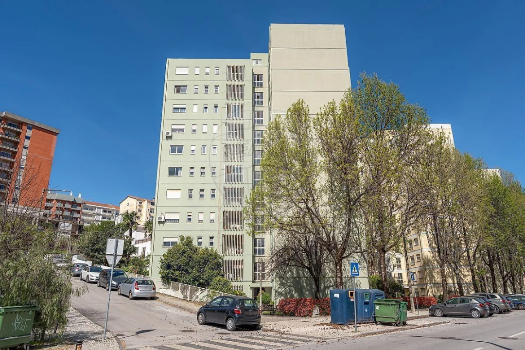 Apartamento T4 para Venda em Santo Antonio dos Olivais Foto 2