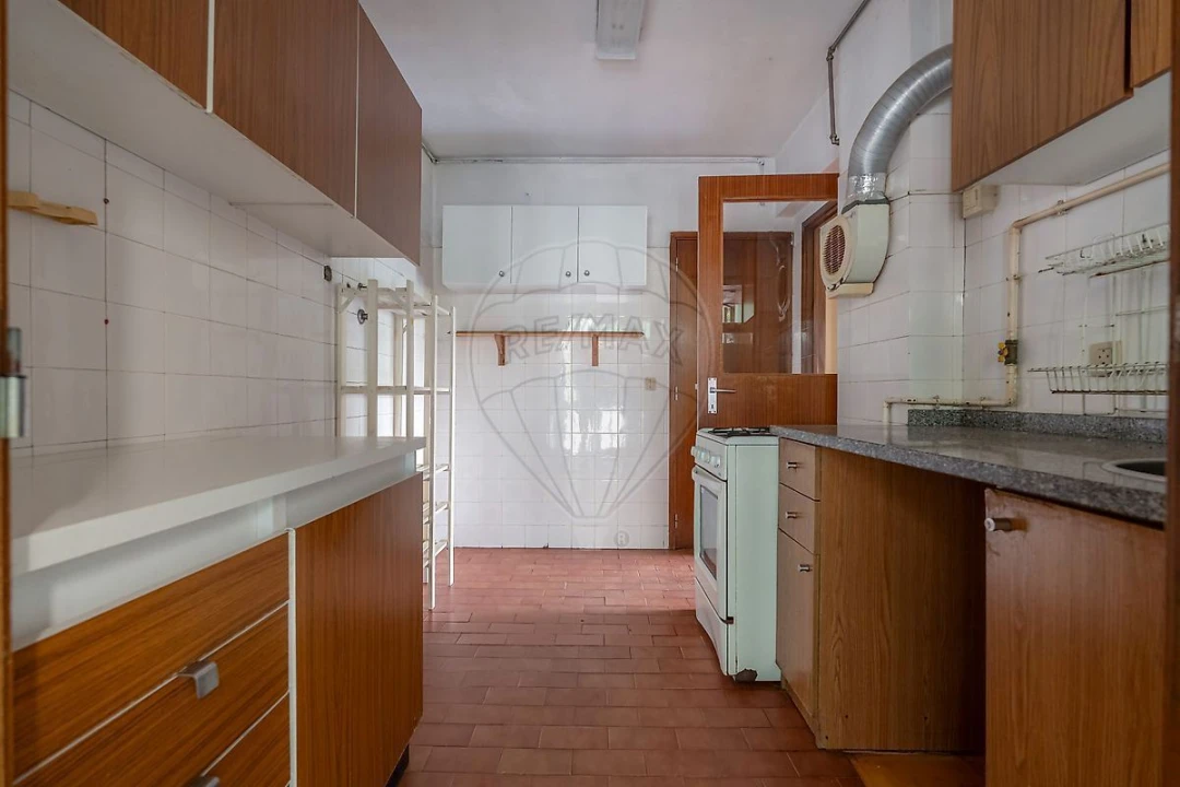 Apartamento T4 para Venda em Santo Antonio dos Olivais Foto 16