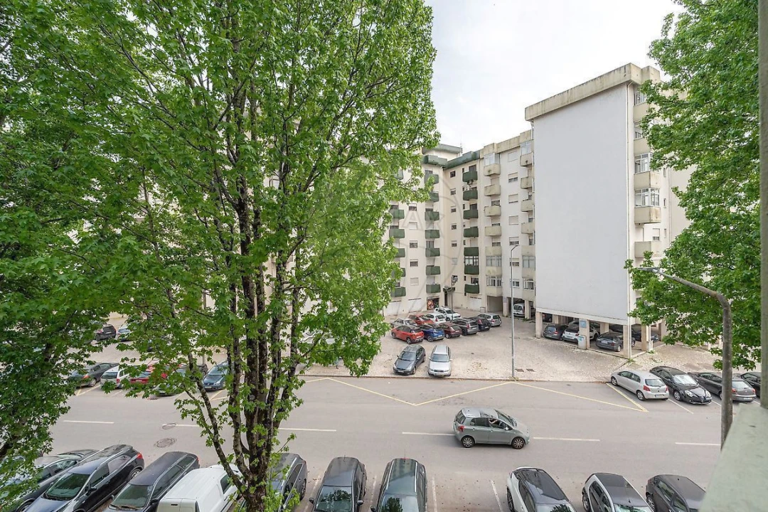 Apartamento T4 para Venda em Santo Antonio dos Olivais Foto 29