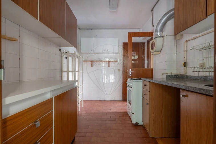 Apartamento T4 para Venda em Santo Antonio dos Olivais Foto 16