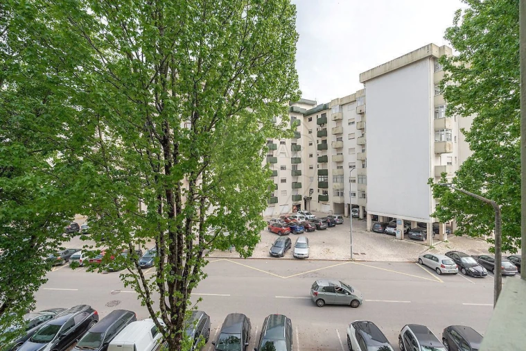 Apartamento T4 para Venda em Santo Antonio dos Olivais Foto 29