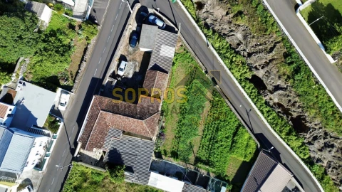 Moradia T3 para Venda em São Bartolomeu de Regatos