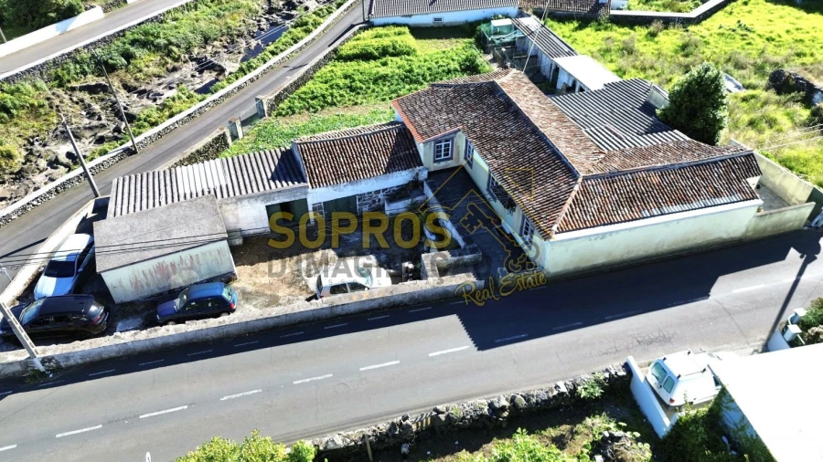 Moradia T3 para Venda em São Bartolomeu de Regatos