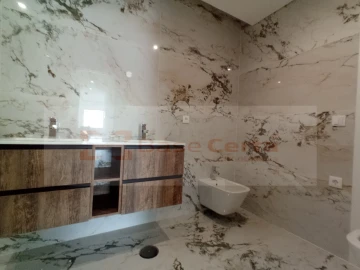Moradia T5 para Venda em Corroios