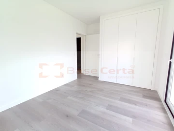 Moradia T5 para Venda em Corroios