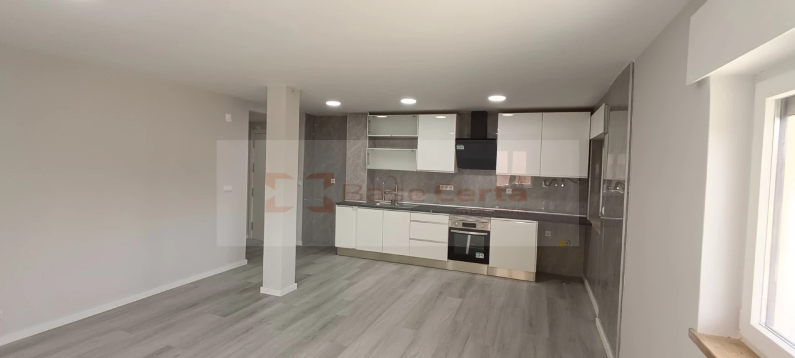 Apartamento T2 para Venda em Corroios Foto 3