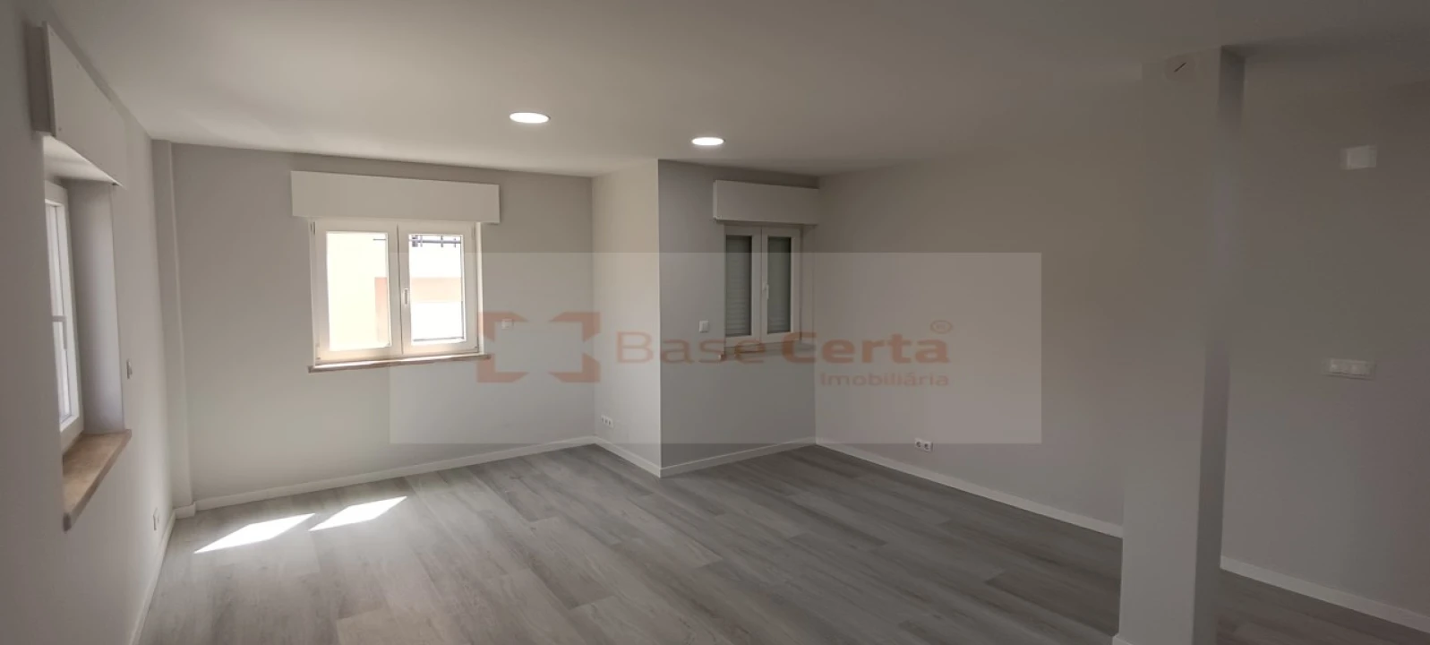Apartamento T2 para Venda em Corroios Foto 4