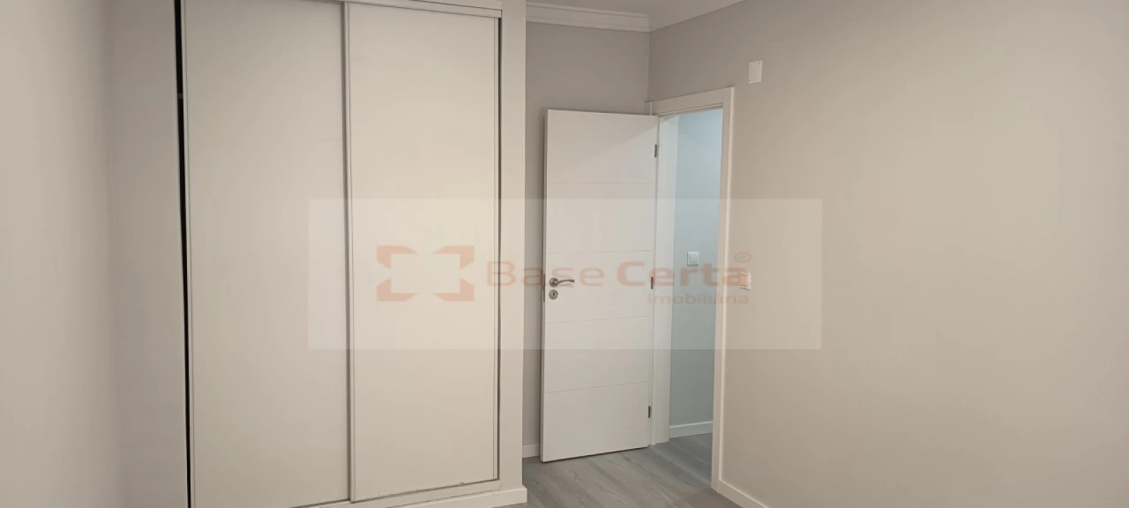 Apartamento T2 para Venda em Corroios Foto 8