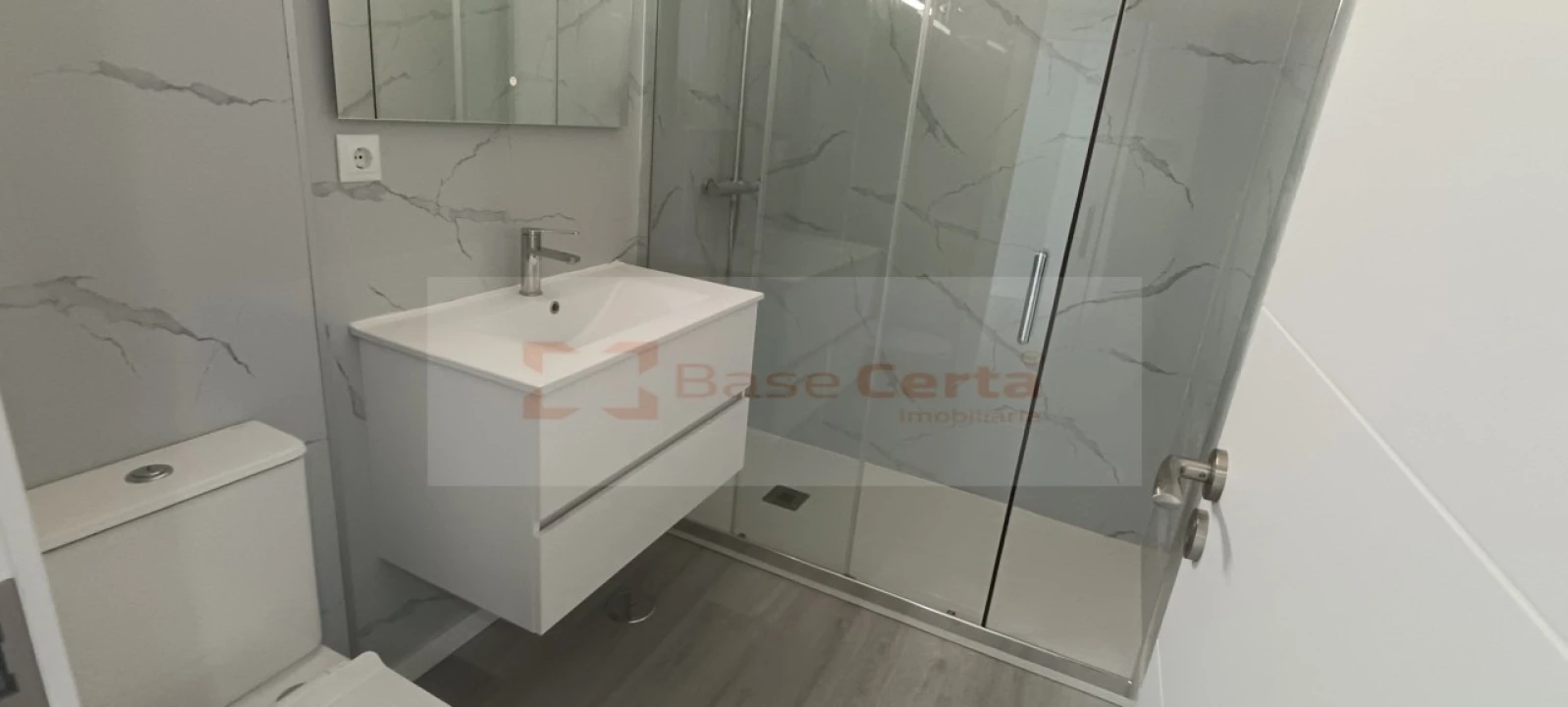 Apartamento T2 para Venda em Corroios Foto 14