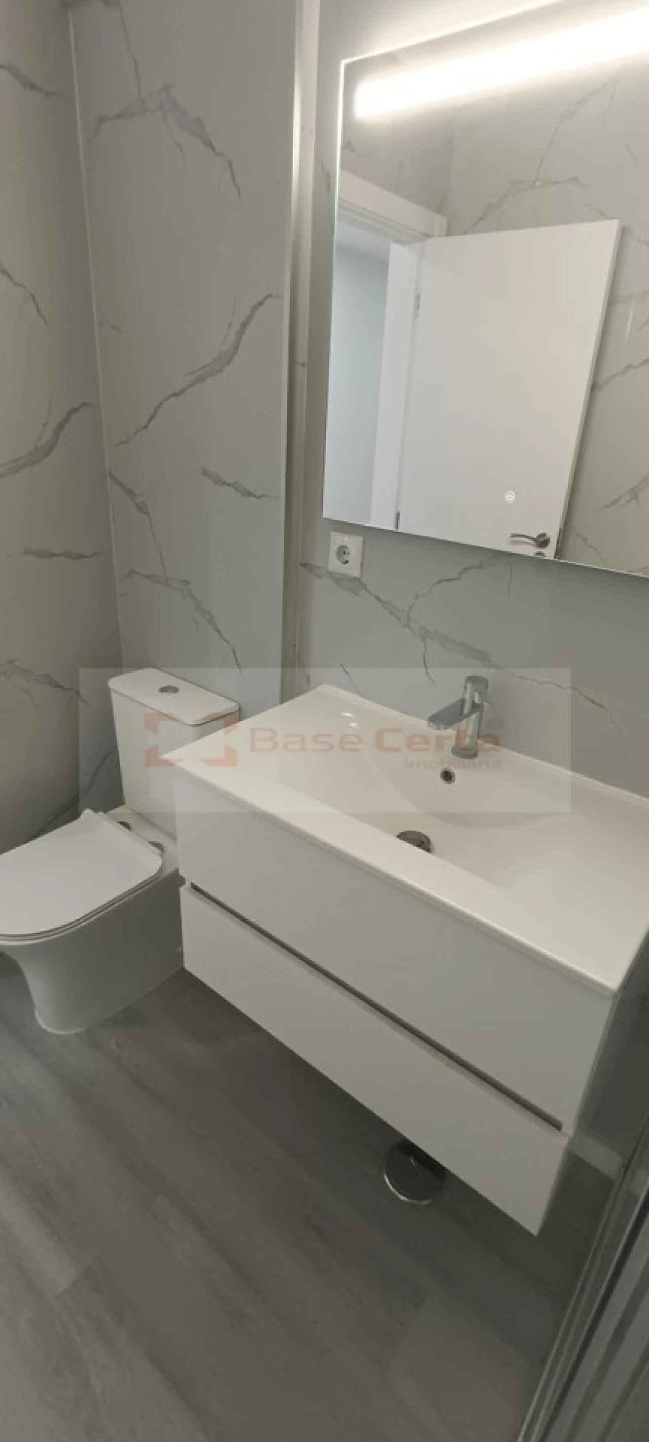 Apartamento T2 para Venda em Corroios Foto 18
