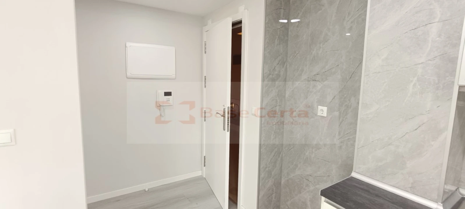 Apartamento T2 para Venda em Corroios Foto 21
