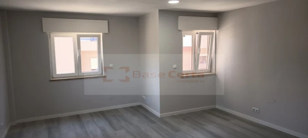 Apartamento T2 para Venda em Corroios