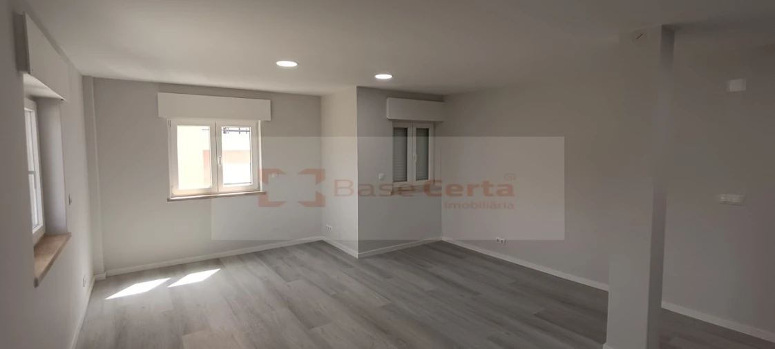 Apartamento T2 para Venda em Corroios Foto 4
